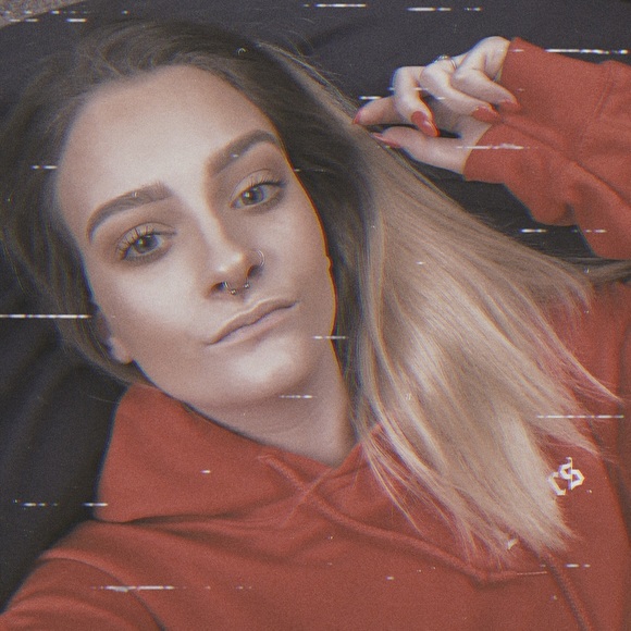 Meet your Posher, Carli - Picture 4 of 8